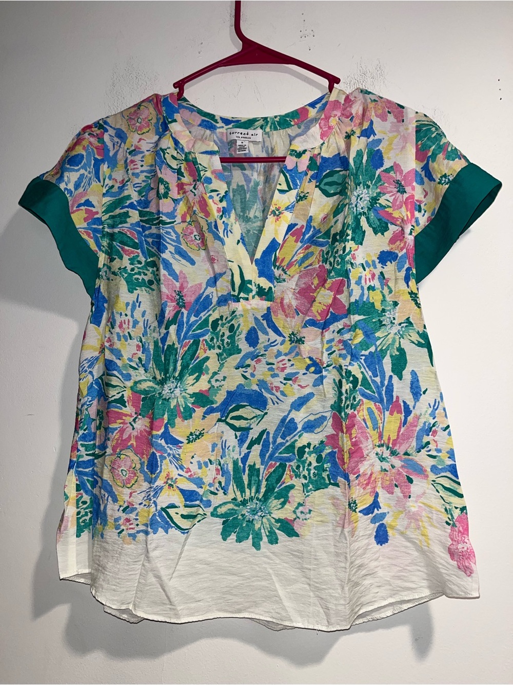 CURRENT AIR Floral flutter sleeve v-neck blouse